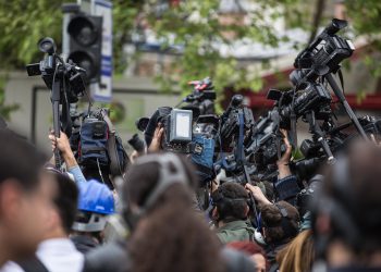 Multitud cámara periodistas