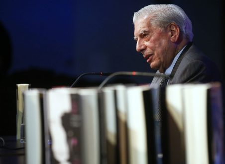 Mario Vargas Llosa también critica lo que plantea la Ley Celaá sobre el español / REUTERS