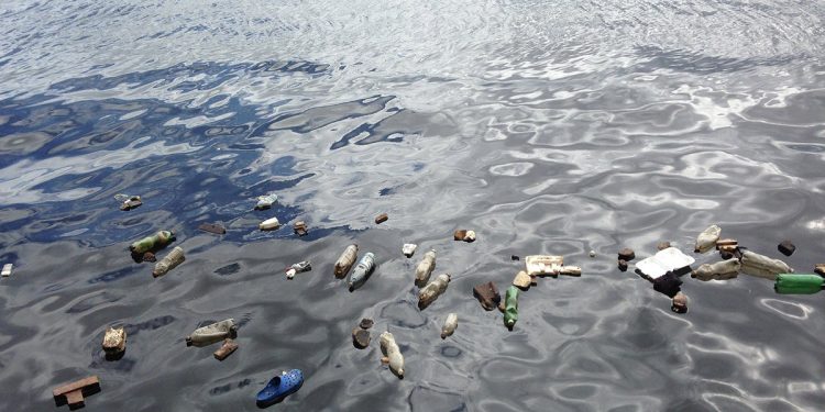 Plásticos océanos