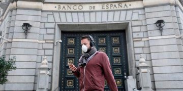 Nuevo récord de contagiados y muertos en medio de la segunda ola de la COVID-19 en España / REUTERS