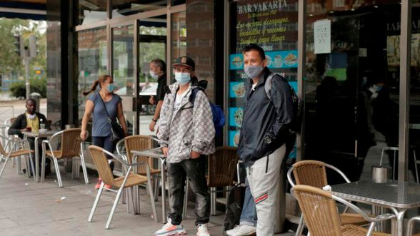 La prensa alemana calificó de "milagro" lo que están haciendo en Madrid para frenar los contagios de la COVID-19 / REUTERS
