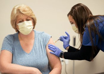 Sesión de capacitación sobre vacunas para el personal en UW Health en Madison