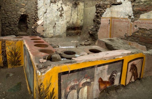 Los romanos comían al aire libre en este termopolio que hallaron en Pompeya / REUTERS