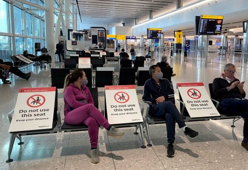 Numerosos países del mundo suspendieron sus vuelos desde y hacia el Reino Unido ante aparición de la nueva cepa / REUTERS