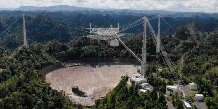 El radiotelescopio del Observatorio de Arecibo, en Puerto Rico, colapsó después de presentar daños en su estructura / Universidad de Florida Central