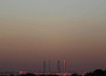 La boina de polución sobe el cielo de Madrid, vista el pasado 28 de diciembre. (Reuters)