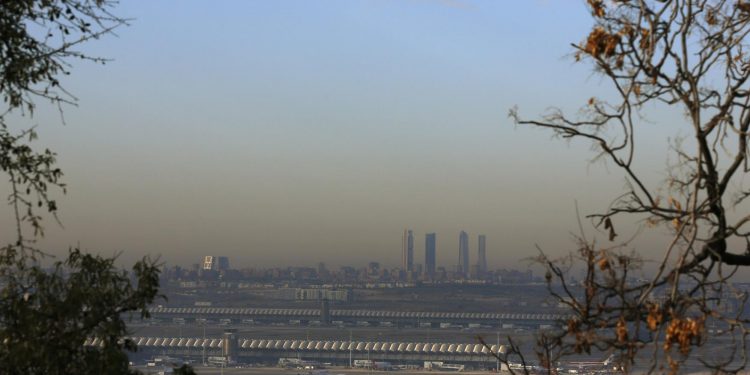 La famosa nube de polución de Madrid, España. Reuters