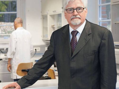 Winfried Stöcker inoculó su propia vacuna contra la COVID-19 a sus empleados