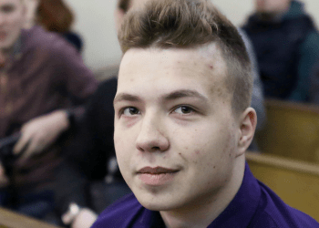 Detienen al periodista bielorruso Roman Protasevich cuando un avión de Ryanair se vio obligado a aterrizar en Minsk. REUTERS