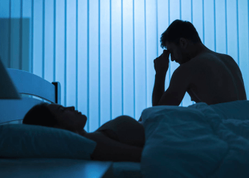 Nuevo estudio revela que escuchar música antes de dormir puede perjudicar el sueño profundo