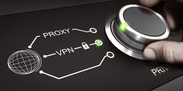 Una VPN sirve para desbloquear contenido con restricción geográfica, lo que permite a los usuarios acceder a Kodi desde cualquier parte del mundo