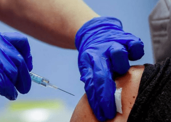 Los científicos han reiterado que es necesario un 100% de la población vacunada para alcanzar la inmunidad de grupo, no un 70%.