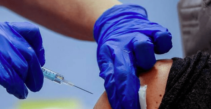Los científicos han reiterado que es necesario un 100% de la población vacunada para alcanzar la inmunidad de grupo, no un 70%.