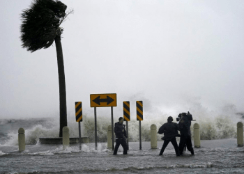 El huracán Ida alcanzó vientos máximos sostenidos de 240 kilómetros por hora, dejando daños materiales y al menos dos víctimas mortales
