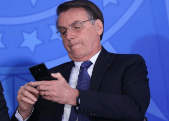 Bolsonaro modifica ley sobre el uso del Internet para exigir que las redes sociales no eliminen contenidos