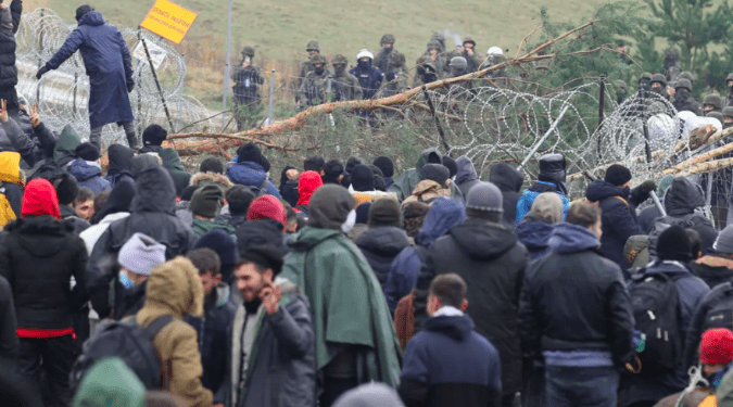 Crisis migratoria: La acumulación de migrantes provenientes de Oriente Medio aumenta la tensión entre Bielorrusia y la Unión Europea.