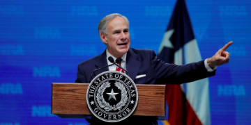 El Gobernador de Texas pide investigar sobre los libros usados en las escuelas del estado por contenido controvertido como la sexualidad