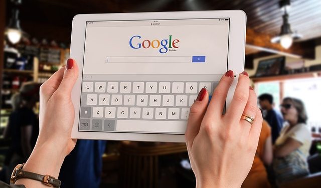 Una publicación del blog DKB se hizo tendencia por titular que "la Búsqueda de Google está muriendo" y que ahora los usuarios eligen Reddit como motor de búsqueda. Pixabay