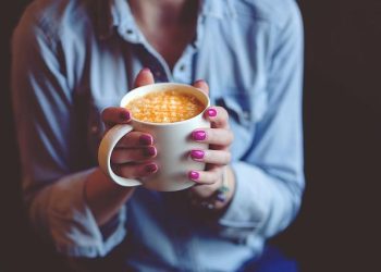 El azúcar en el café no anula sus beneficios si se toma con moderación. Foto Pixabay