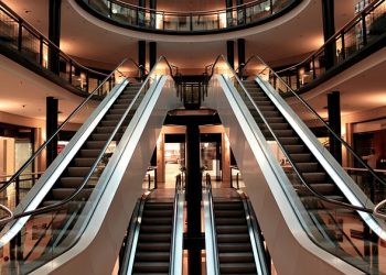 Los grandes centros comerciales se encuentran en una situación de crisis debido a la creciente popularidad de las compras en línea. Foto Pixabay