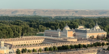 Vista aérea del Palacio Real de Aranjuez y la vega del Tajo