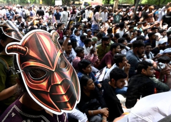 protesta cucarachas juventud india